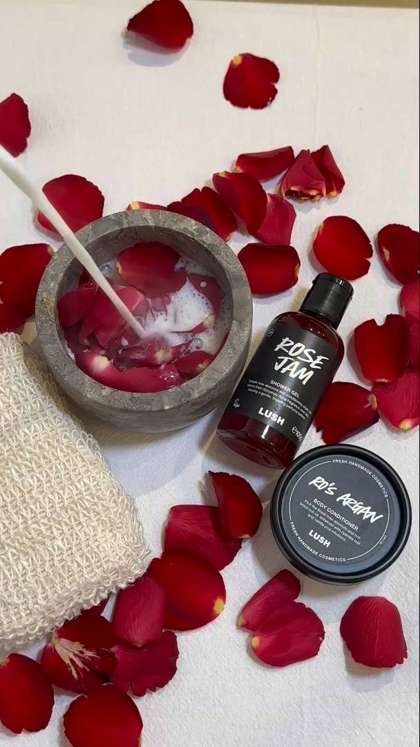 LUSH Rose Jam Shower Gel